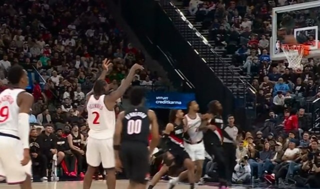 开云-稳稳的！小卡造杀伤罚球命中 个人连续第52场20+延续个人纪录