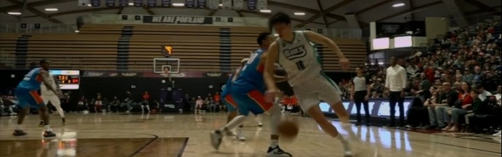 开云APP-这个转身！杨瀚森迅猛转身 迎着两个人强起造犯规 稳稳罚中