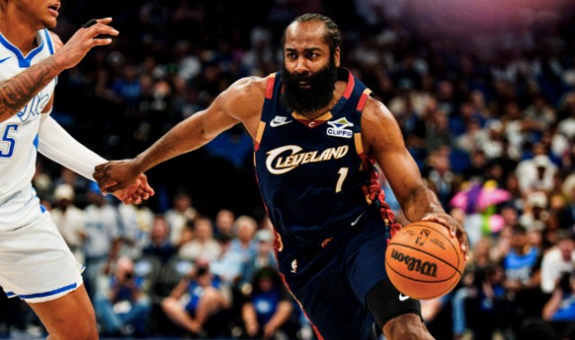 开云体育下载网址-爆大冷！骑士无缘13分大逆转：全场开心欢呼，哈登空砍30+6+8