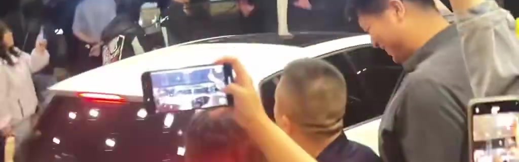 开云电脑版-有温度！潘江赛后向远征北京客场的山西球迷深深鞠了一躬