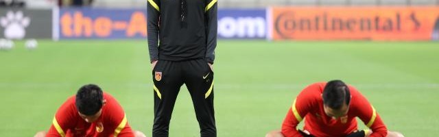 开云体育下载-“腰病”无药医！李铁排兵惹争议 国足此刻思念成疾