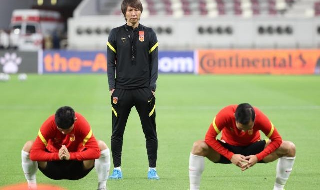 开云体育下载-“腰病”无药医！李铁排兵惹争议 国足此刻思念成疾